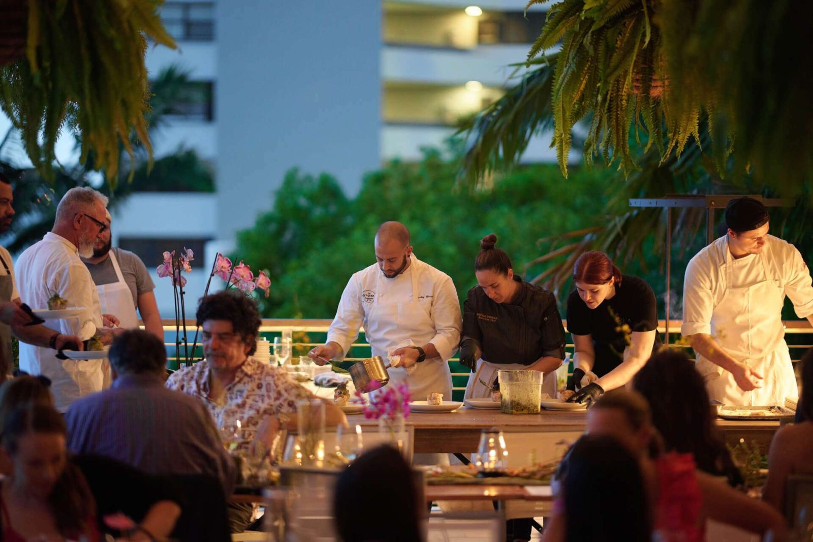 10 Luxury Restaurants in Miami - Exquisite Dining Experience Embodied image 1